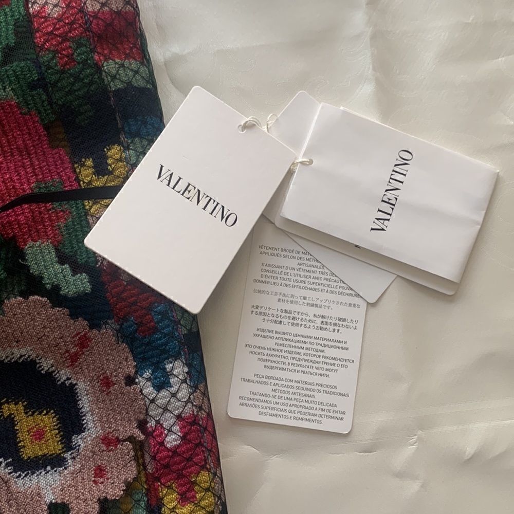 Valentino Women’s sheer textured floral short sleeve blouses size 8, NWT - Picture 6 of 14